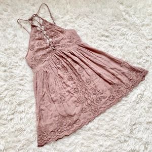 2/$20 NWT Free People Criss Cross Lace Mauve Pink Flowy Top Embroidered Sequin